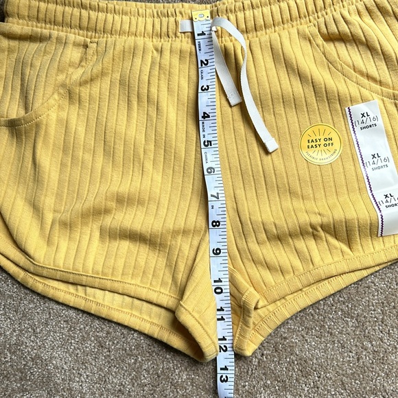 Car & Jack girl’s shorts - Picture 5 of 5